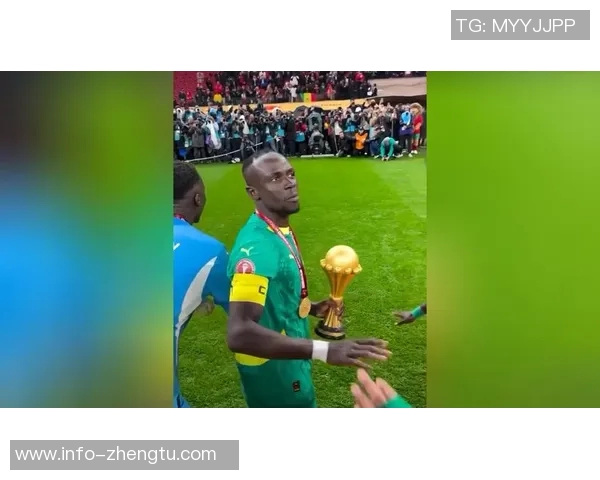 马内引领塞内加尔捧杯时刻荣耀时刻非洲杯冠军荣耀归属